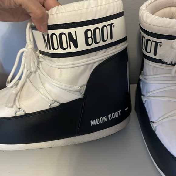Womens moon boots fairly new worn 3x - Picture 3 of 6
